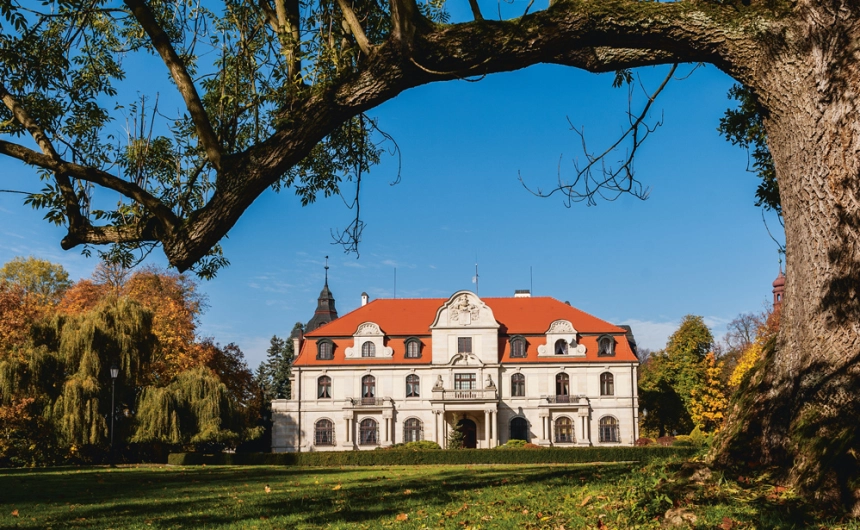 Pałac w Smolicach - siedziba Spółki  - Hodowla Roślin Smolice